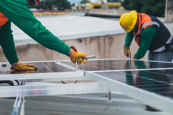 Peut-on stocker son énergie photovoltaïque à la maison ?